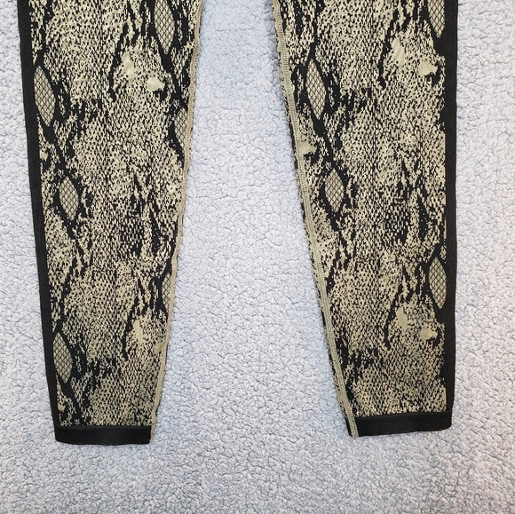 Fabletics Kamila Snake Print Brown & Tan Pull On Leggings Athletic Wear Sz L - Picture 4 of 9